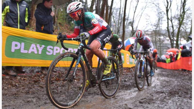 ciclisteeu's tweet photo. Lucinda Brand domina a Namur, giornata no per le Italiane #EvaLechner #LucindaBrand #CoppadelMondo #CoppadelMondoCiclocrossaNamurinBelgio #AnnemarieWorst #CeylinDelCarmenAlvarado #AliceArzuffi https://t.co/801QxPMM4z https://t.co/QfOw9ypy1K