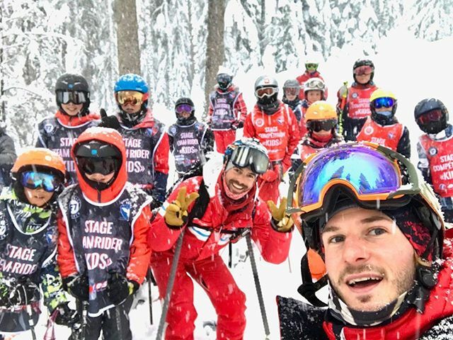 esf1650's tweet photo. Team Rider et Team Rider Kids réunis pour lutter contre le jour blanc 💪🏼❄️ #esf #courchevel #esfcourchevel1650 #ski #teamrider #kidsrider #freeride #freestyle #snow #peuf #jourblanc #moniteurs https://t.co/iUz0C65Ro9 https://t.co/Nm4HEnx9QE