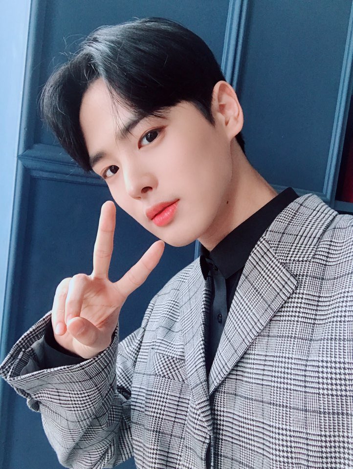 justbite2019's tweet photo. 메리크리스마스🎄💕
(feat.빅톤x저스트바이트) https://t.co/cvo5miaqJl