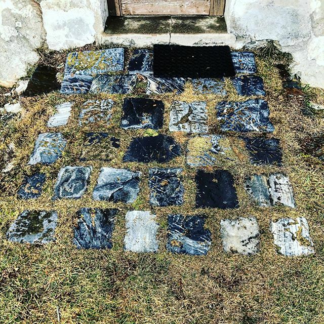 bauer_baut's tweet photo. Schlichter Vorplatz aus einzelnen Granitwürfeln.
#dingdestages #schönheitderdinge #gartenstücke #granitwürfel #wienerpflaster #alpin #alpenraum #schlichtheit https://t.co/u7u7EDxIPm https://t.co/4PjhYRRoju