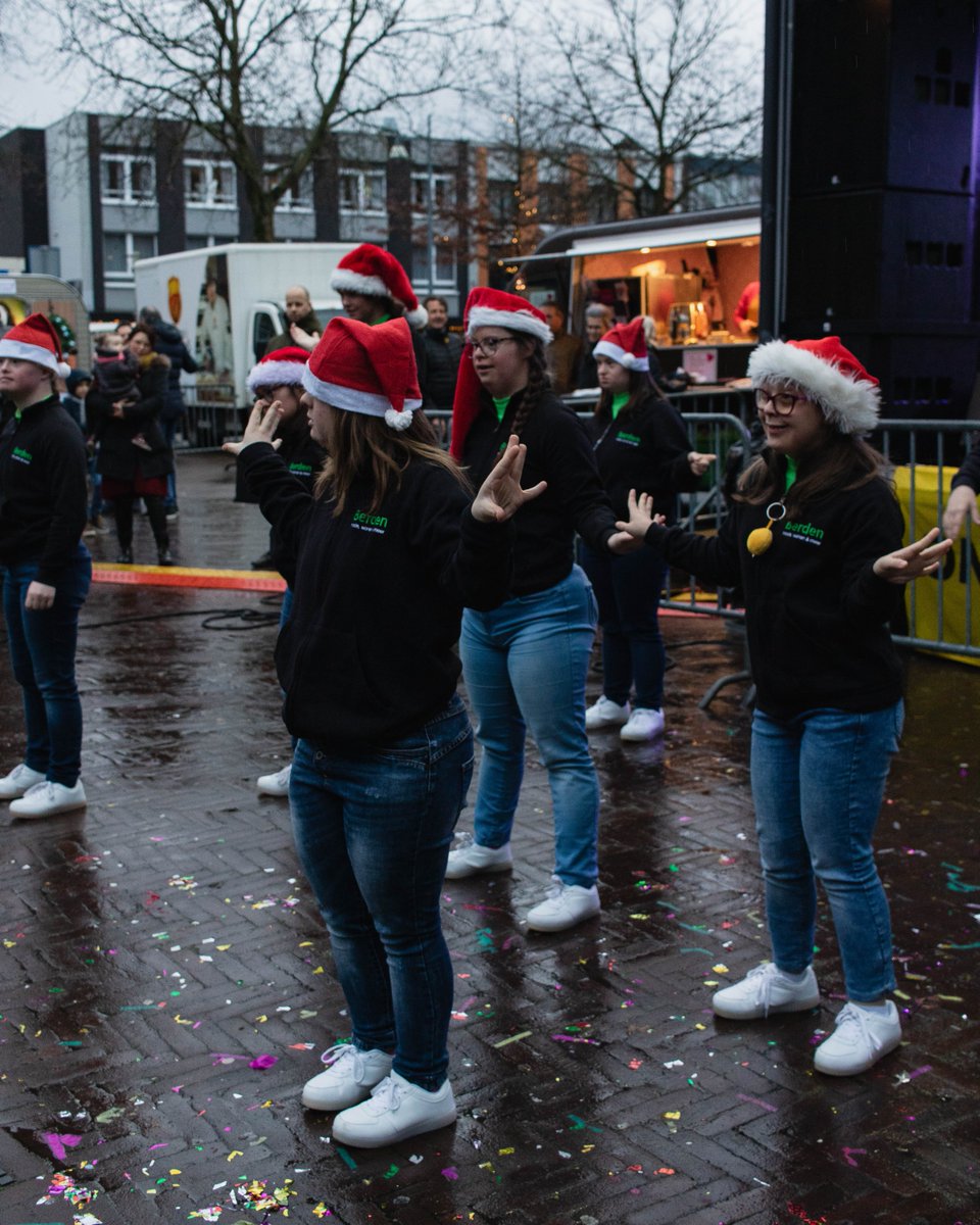 pmhoes's tweet photo. Zondag heeft Spik en Span afgesloten samen met de danseressen van Unique! https://t.co/cG4WPjk7Sf