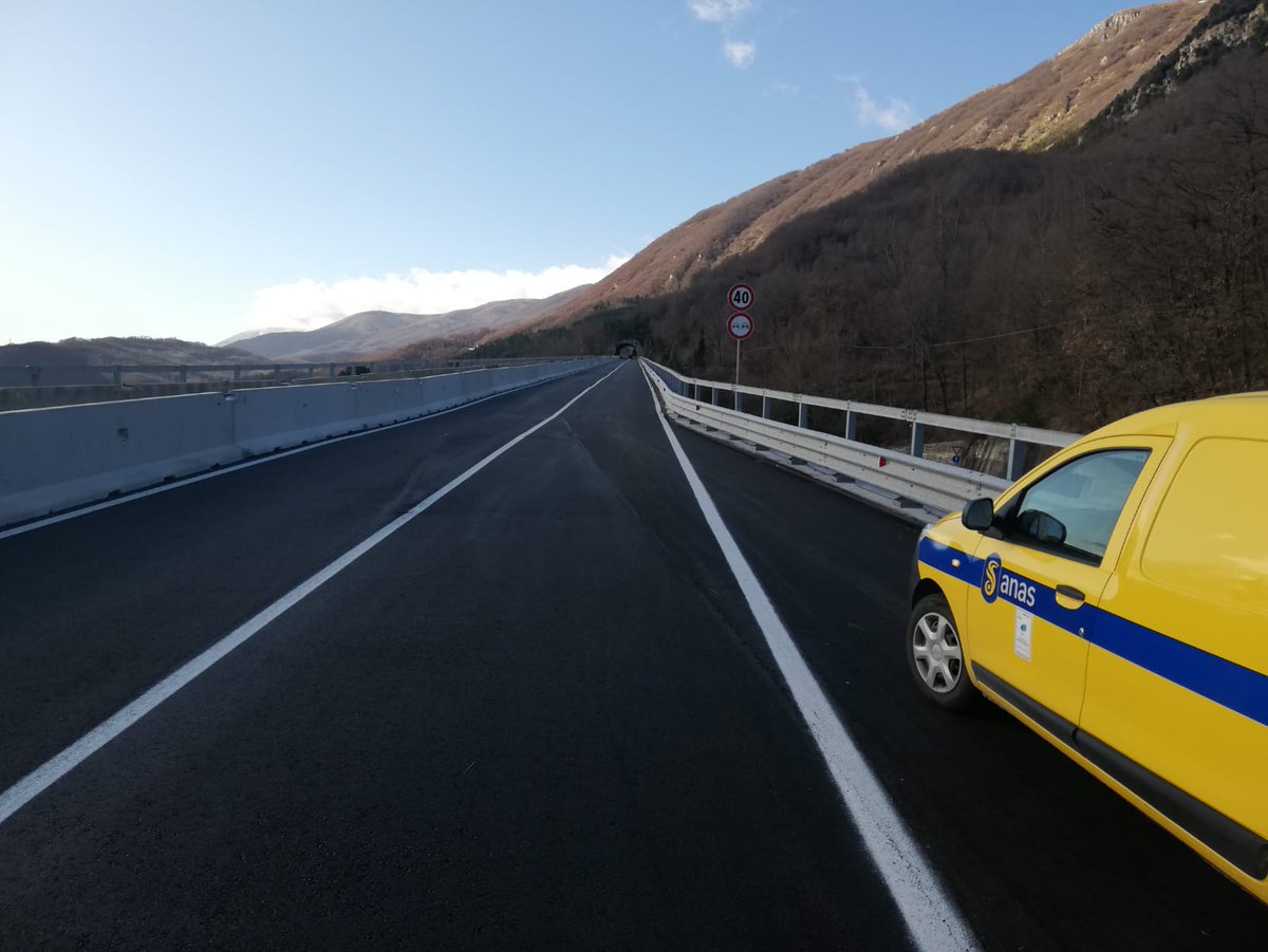 StradeAnas's tweet photo. Sisma 2016: riaperta la #SS685 "delle Tre Valli Umbre" tra Arquata e il confine umbro, per la stagione invernale

▶️ le autovetture possono transitare interamente sulla strada statale evitando il percorso alternativo

Info sul sito #Anas ⤵️
https://t.co/4Vk842yzOP https://t.co/qi8rKS3nsg