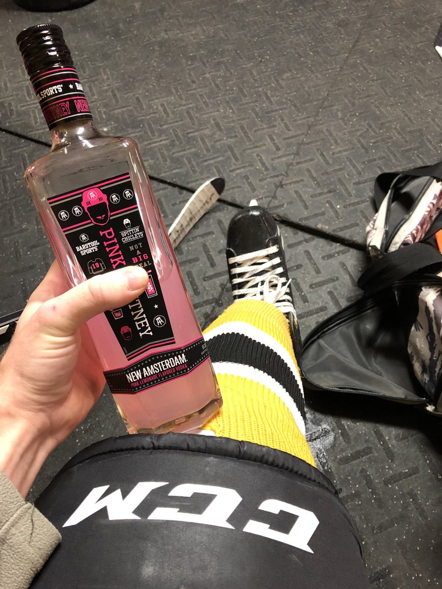 JollyTrain18's tweet photo. Annual Christmas break hockey tourney #caseleyclassic and #pinkwhitney made it to PEI just in time! Tastes smooth boys. Keep ‘er going love the podcast @RearAdBsBlog  @ryanwhitney6  @BizNasty2point0 https://t.co/aYCuRDS0cd