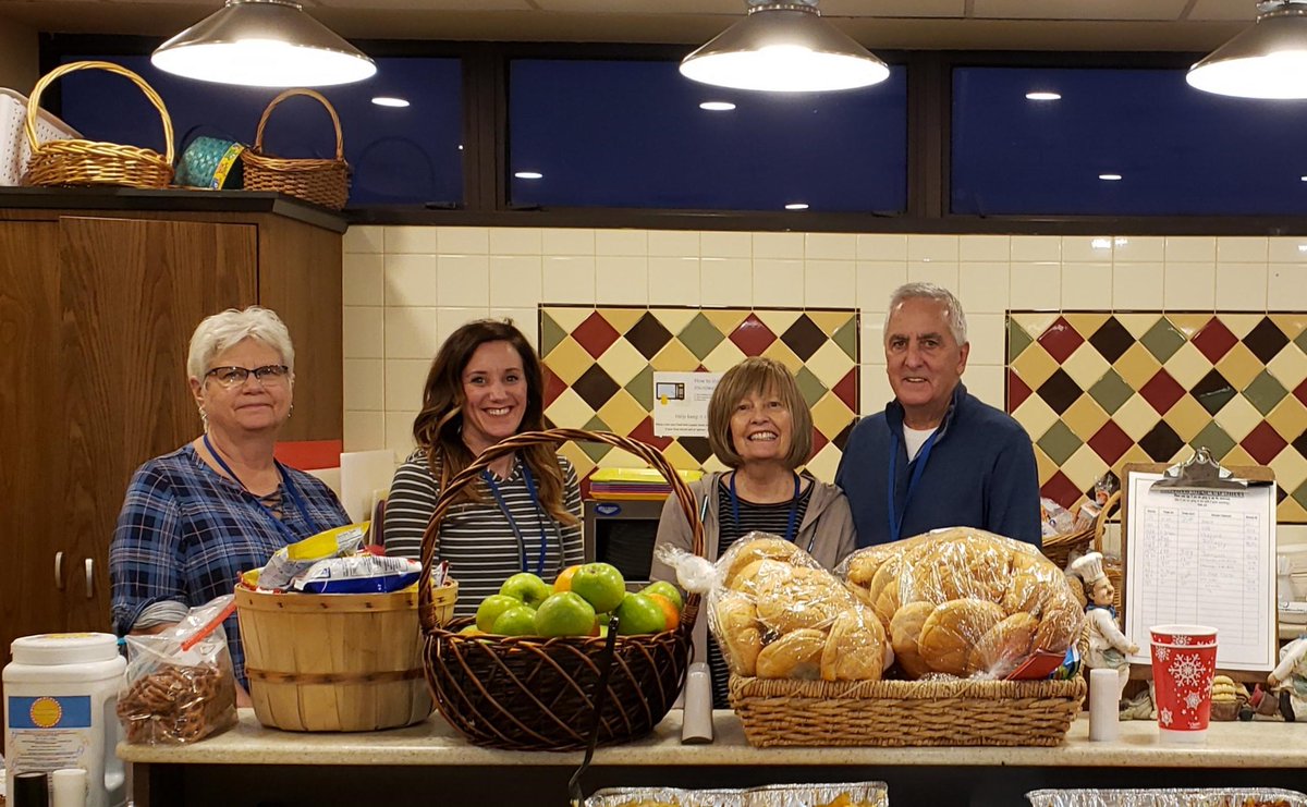 Anderson_Dubose's tweet photo. Last week a few associates and family prepared dinner for the families at the Ronald McDonald House in Pittsburgh. Giving back, especially during the holidays, is very rewarding! #ADProud #RonaldMcDonaldHouseCharity https://t.co/x77uEdC23x