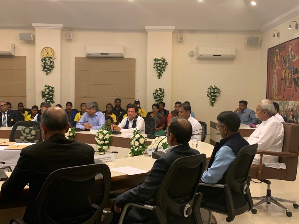 achyuta_samanta's tweet photo. @KIITUniversity and @kissfoundation are glad to be associated with @RugbyIndia as co-sponsors for the #RugbyIndia team. Here are the pictures from the MoU signing ceremony in the presence of Hon'ble CM,@Naveen_Odisha sir. Thanks @RahulBose1 for all your support! https://t.co/ts3T3ojXFY