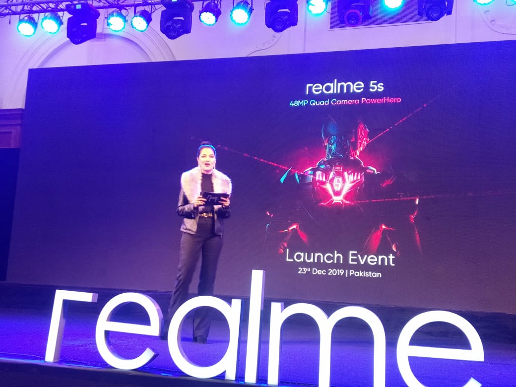 The launch event of #Realme5S is hosted by Natasha