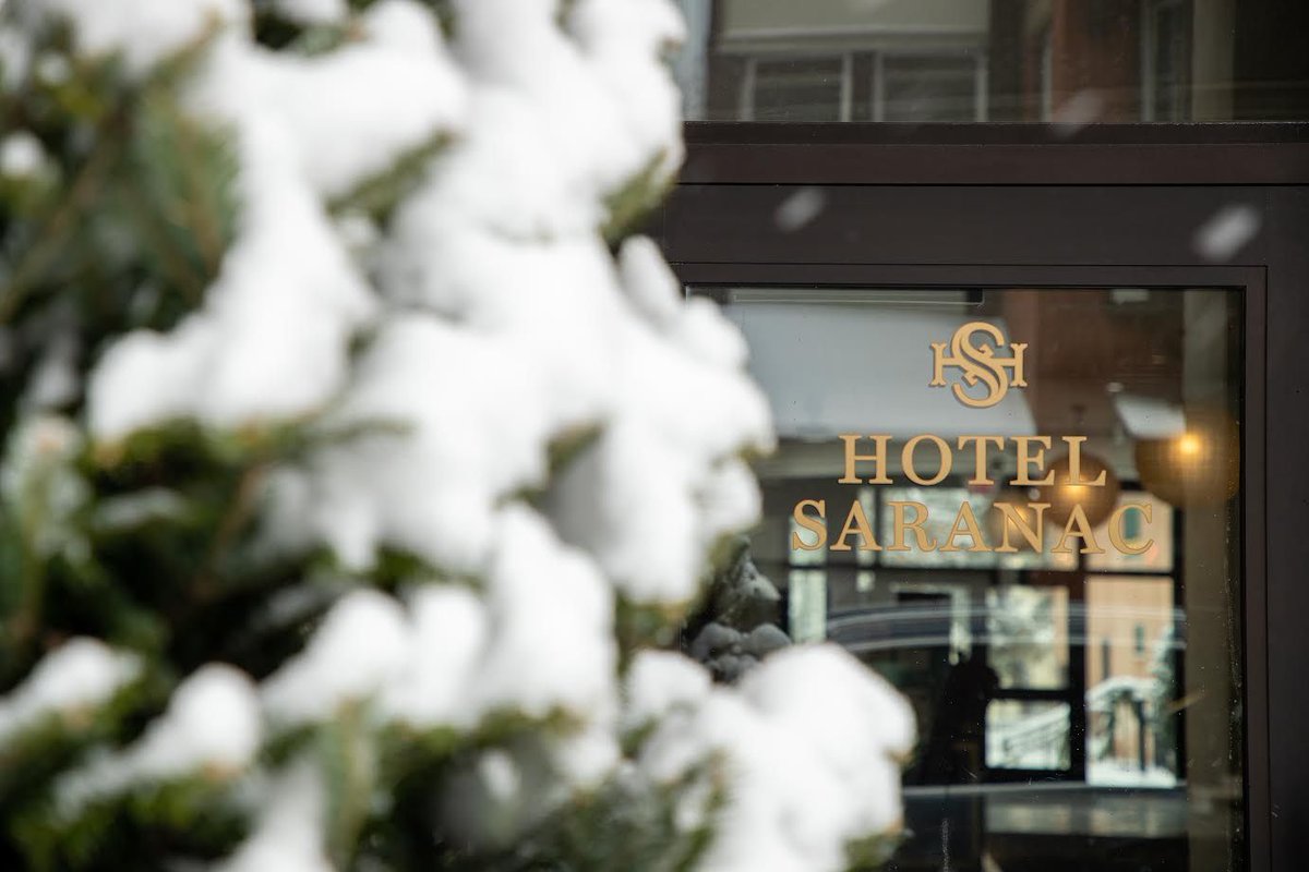 HotelSaranac's tweet photo. A beautiful snowy weekend to welcome the holidays here in Saranac Lake. What winter memories have you made in our Adirondack home? 🌲❄️🏞️  (📸: @saranaclake) #SaranacLake #Adirondacks #winterphotography #snowyscene #HotSara #hotelswelove #historichotel #HotelSaranac https://t.co/K7NnC6r2O1