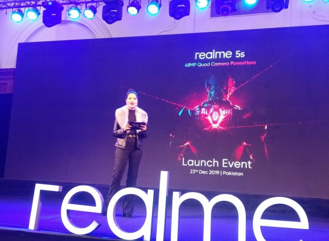 Say hello to Natasha, host of the event. She beautifully hosted the launch event of #Realme5S