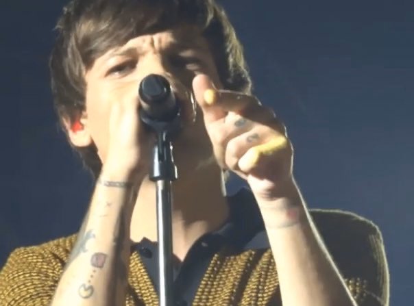 alwayslouisw's tweet photo. #FavouriteLouisMemory I have loads of good memories but my favourite was Louis first big performance headlining CCME festival in Madrid!Watch him happy and confident on stage doing the music he loves was a special and proud moment! He was amazing! Had best time❤️
#24DaysOfLouis https://t.co/yXjiKn3VBf