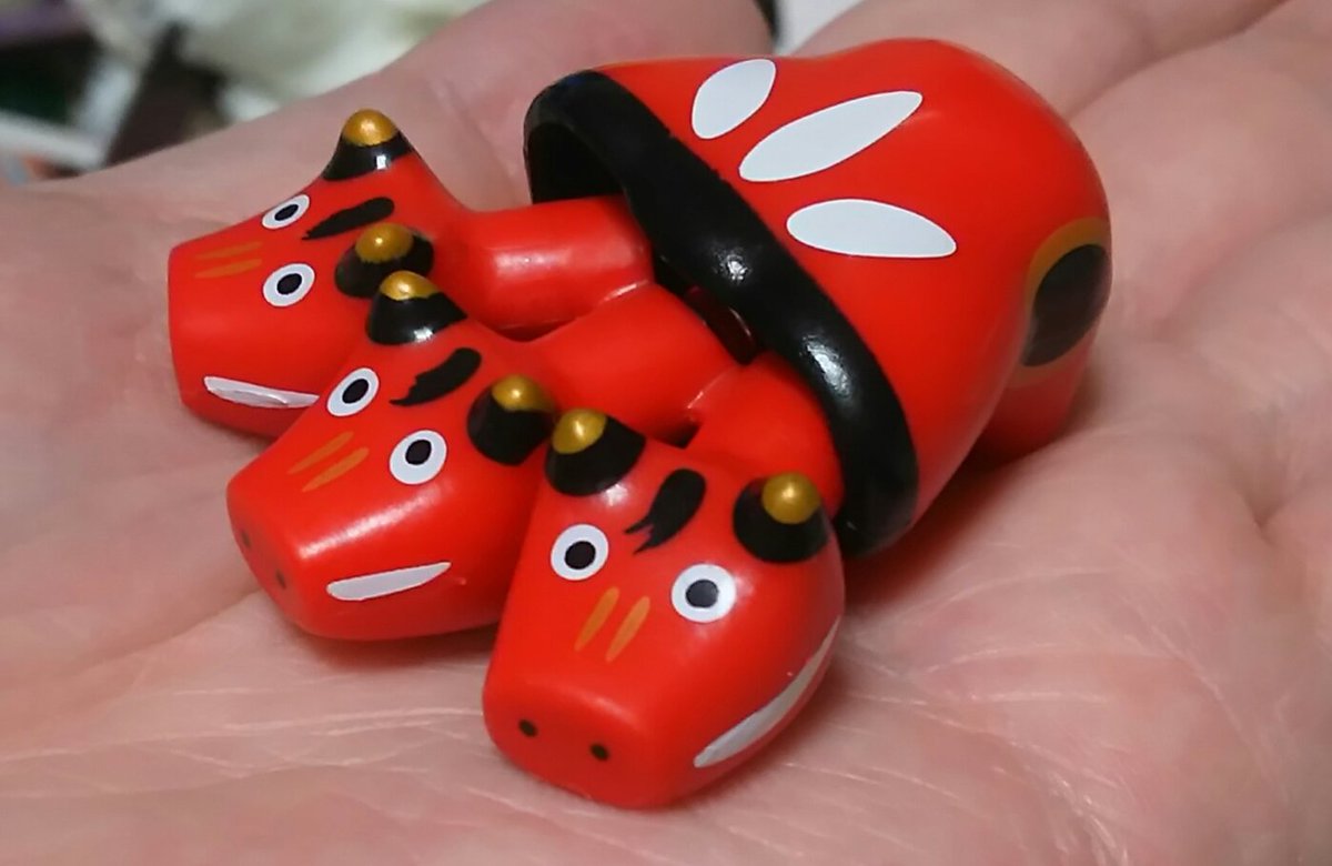 頭が3つともべこべこするケルベロス 赤ベコガチャが超可愛い その他の神獣も赤ベコになってとても味わい深いです Togetter