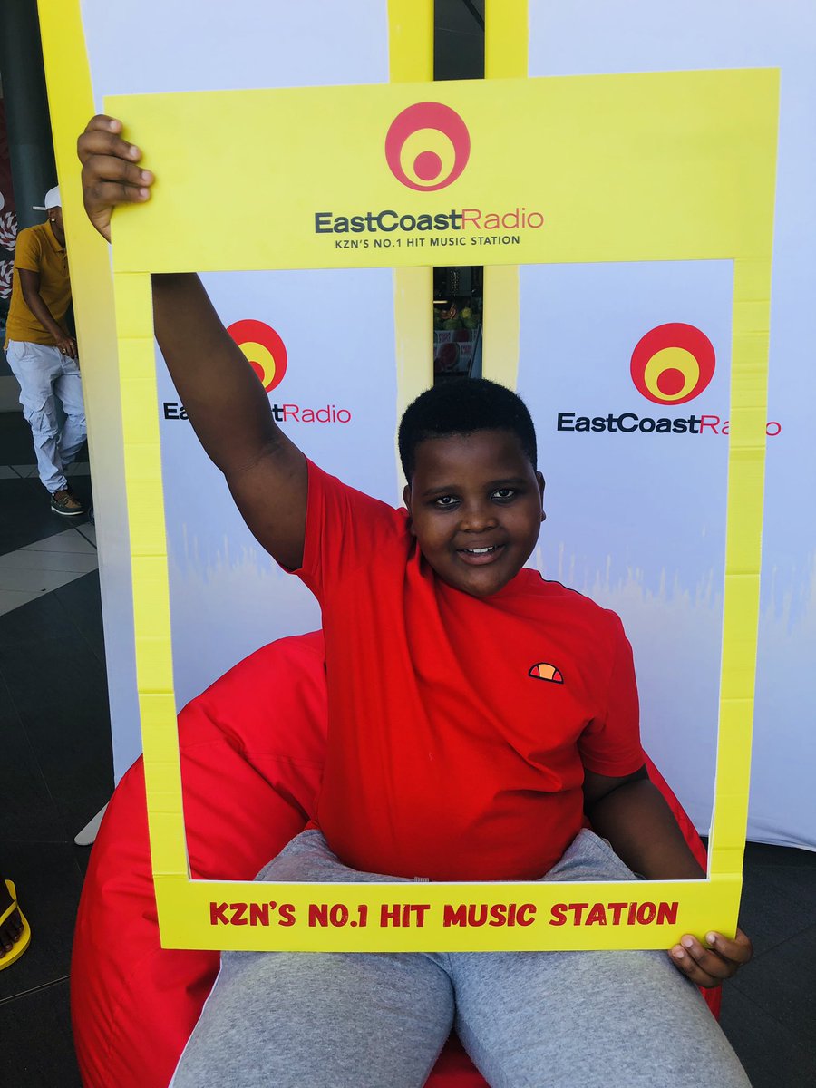 ecr9495's tweet photo. How adorable are these two cuties???❤️ #AlwaySummer @LibMidlandsMall https://t.co/jWK7POJqic