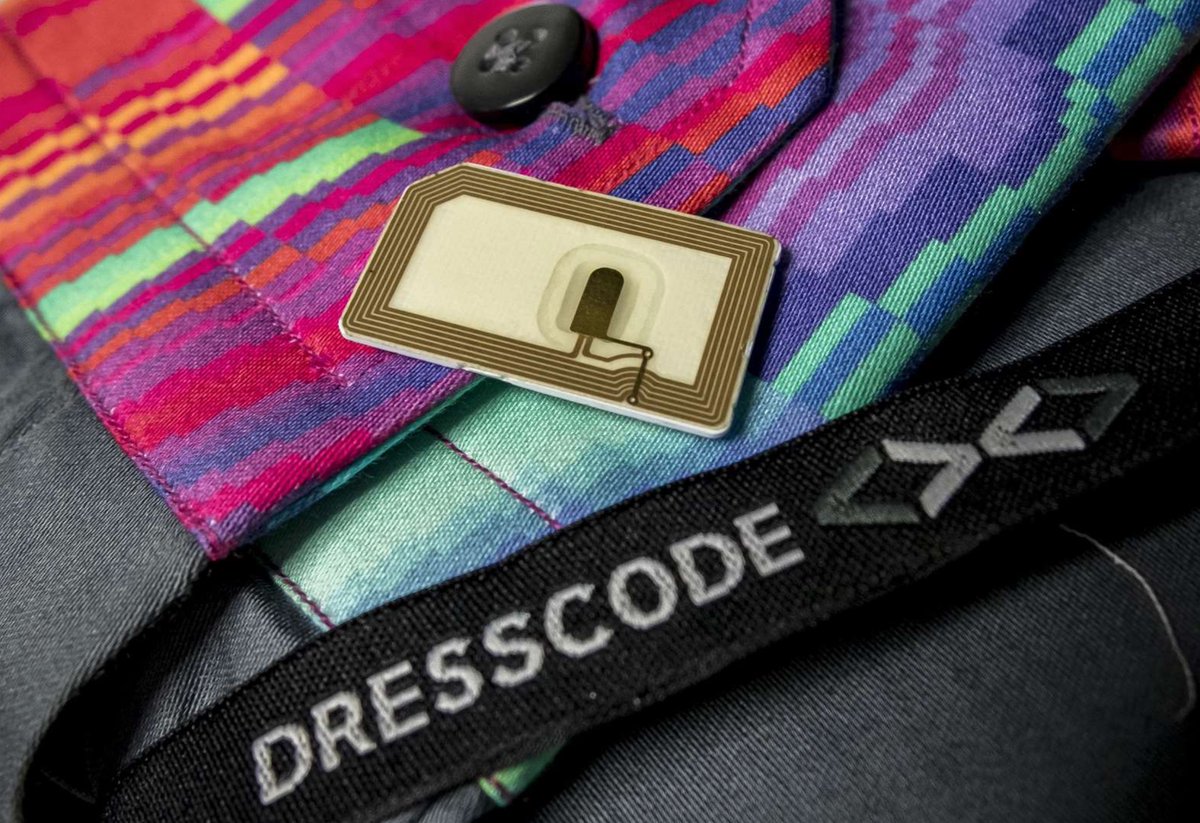 rob2775's tweet image. UK #startup @dresscodeshirts launch #CashCuff, the first #contactless #payments shirts, featuring a sewn in #NFC tag and linked to a @paymuchbetter wallet. At £135 a shirt, it's something you didn't know that you needed, and almost certainly don't... cambridgeindependent.co.uk/business/dress…