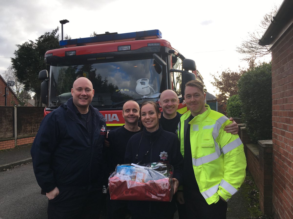DerbyshireFRS's tweet photo. Today #CSO_Heather and #CSO_Kat have been delivering Christmas hampers to the vulnerable with #Kingsway_Blue https://t.co/fSK62jnxw9