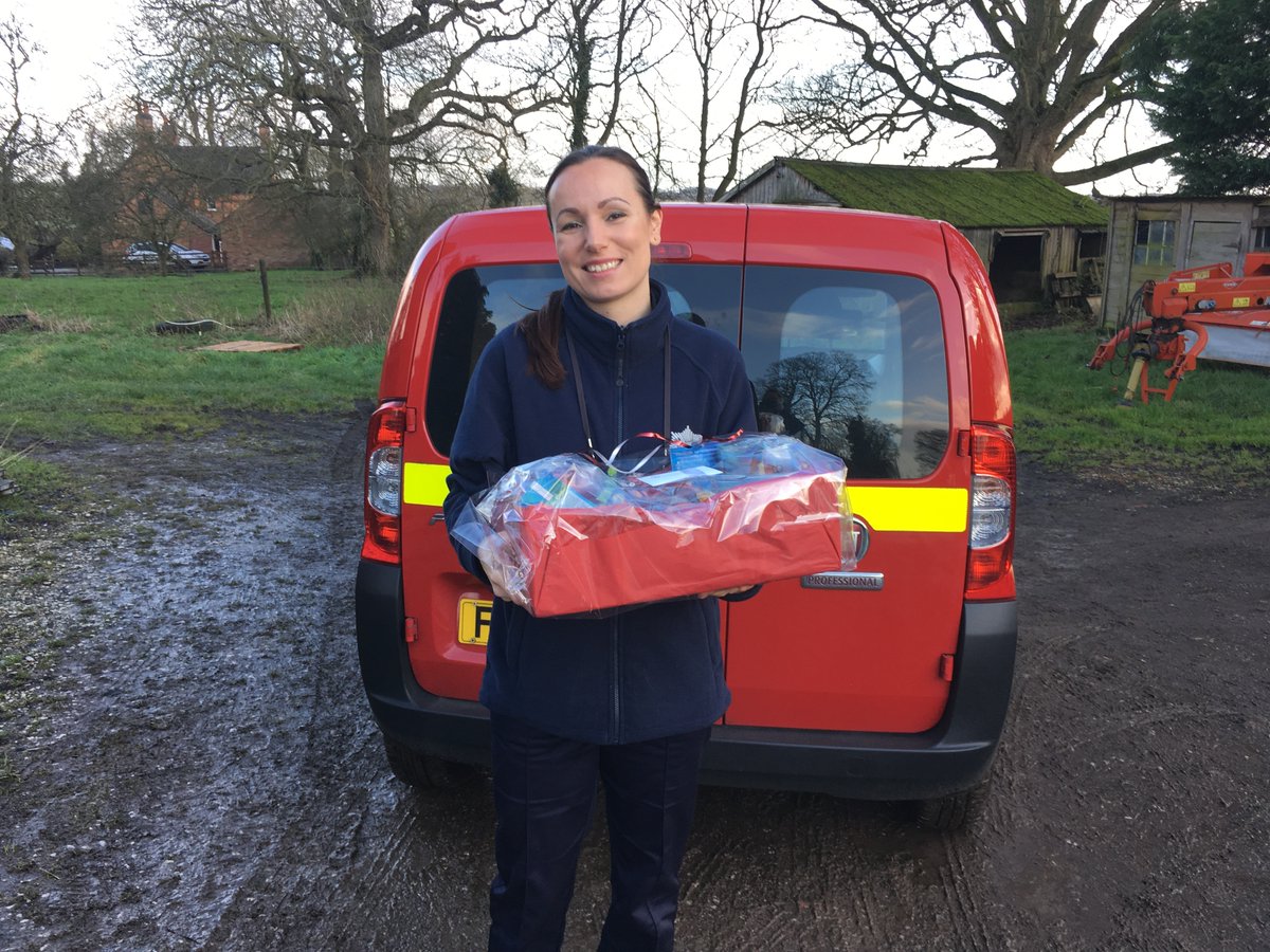 DerbyshireFRS's tweet photo. Today #CSO_Heather and #CSO_Kat have been delivering Christmas hampers to the vulnerable with #Kingsway_Blue https://t.co/fSK62jnxw9