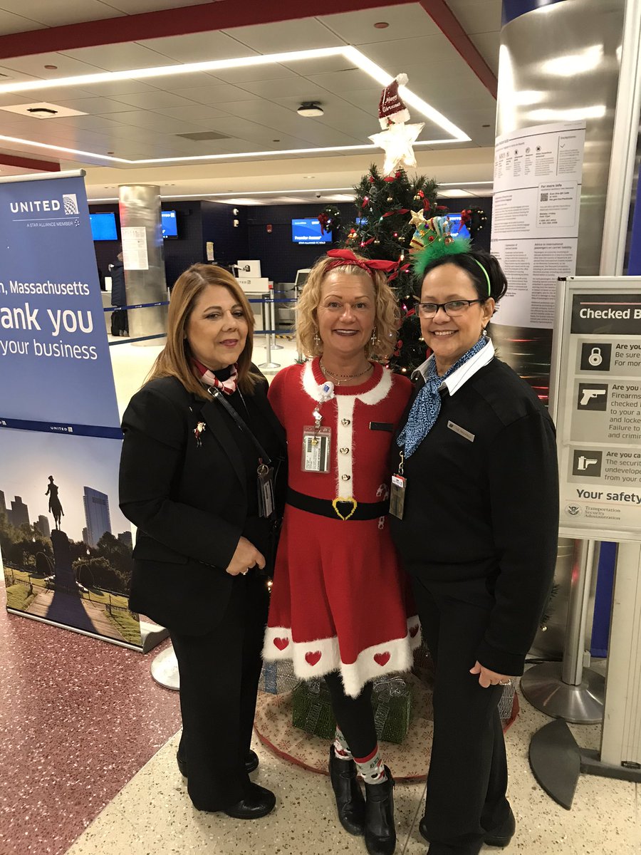 United BOS spreading the holiday cheer in the lobby and at the gates. <a href="/ChrisPainter21/">Chris Painter</a> #winningthelines <a href="/weareunited/">We Are United</a> #beingunited <a href="/BostonLogan/">Boston Logan International Airport</a>