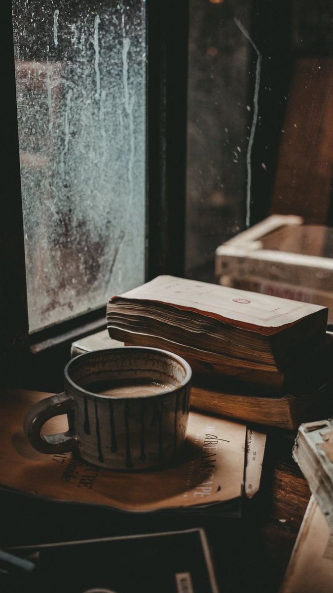 “تُلفت أنتباهي كل التفاصيل الجميلة، كل
أنواع القهوة وأنواع الموسيقى والكُتب ☕️