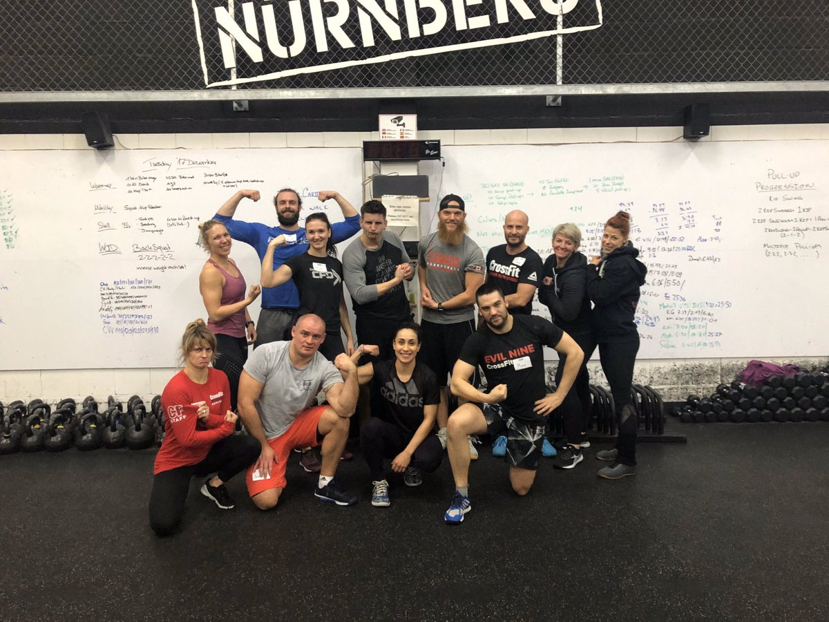 CrossFitDEU's tweet photo. Eine kleine Gruppe hat vergangenes Wochenende bei #reebokcrossfitnurnberg das letzte #CrossFitLevel1 Seminar dieses Jahrzehnts besucht 💪🏻
.
Danke an alle die dabei waren und vielen Dank an alle die dieses Jahr ihre Zeit in unsere Kurse investiert haben! https://t.co/tF0ZI97Pep