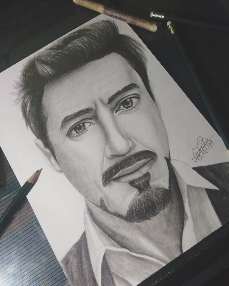 Gabriel17712308's tweet photo. Retrato a lápiz de: Robert Downey Jr. (Tony Stark) 
Aquí les dejo mi nuevo trabajo, esta vez hice a un actor muy famoso y reconocido a nivel mundial, espero les guste cómo quedo!

Materiales: - lápices
- Difuminó
- Borrador
- cartulinablanca #RobertDowneyJr #Marvel #retrstoalapiz https://t.co/0N3UGpGyv5