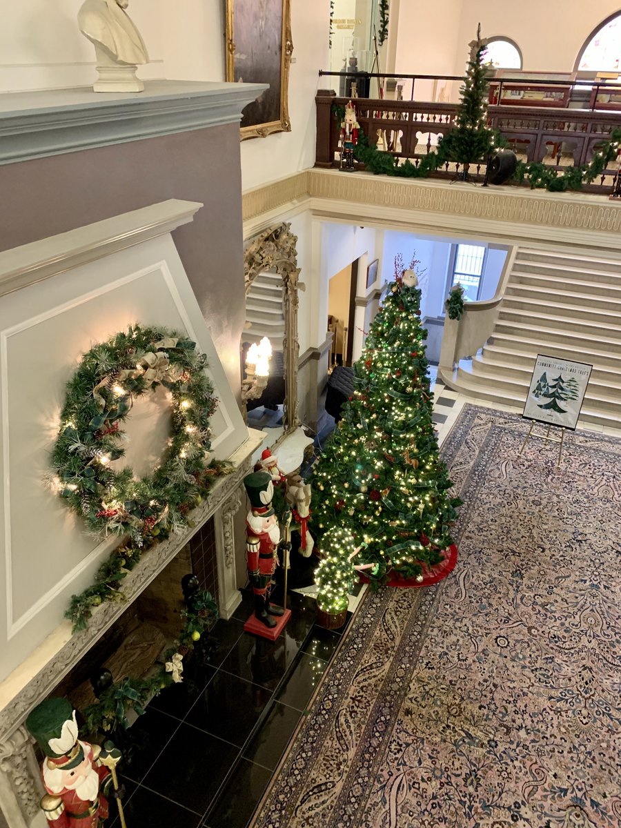 PiquaLibrary's tweet photo. Here are some more photos of our #holidaydecorations this year, our theme this year is #ChristmasCreatures from Around the World. #Piquibrary #PPLChristmas #PPLHolidays #HolidayWelcomeWeekends https://t.co/vkEhvrSvrE