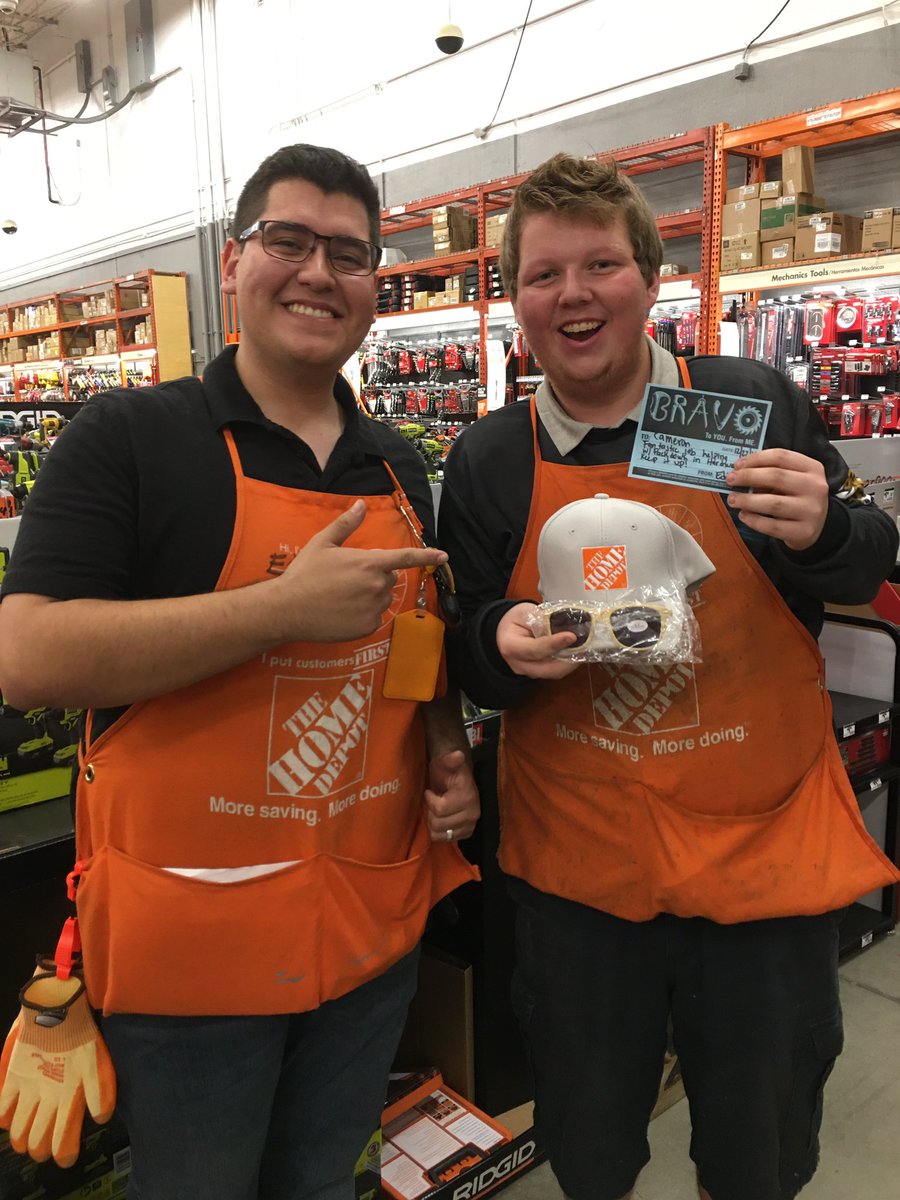 EddyAtTHD's tweet image. Truly amazing what can be achieved with the help from willing associates! Thanks for the great work you guys have done helping packing down in hardware!! #shelfavailability @HDVictoriaA @luisjoelm @CjBuckland_Thd @roger39_