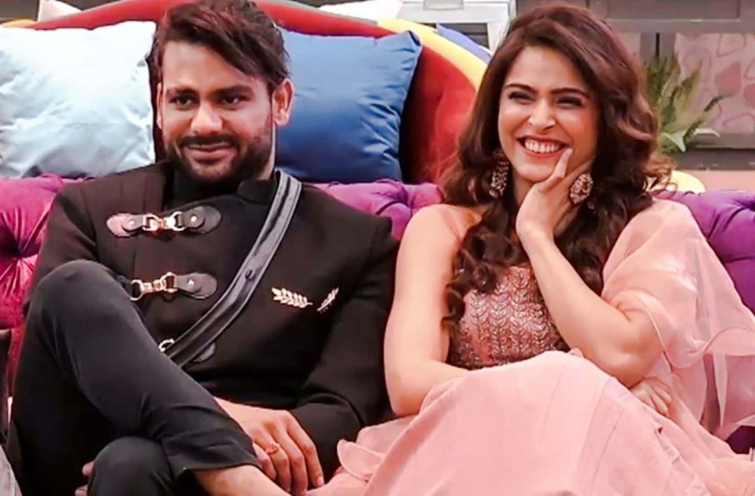 VishalasinghF's tweet photo. Taare chale, Nazaare chale
Taare chale, nazaare chale
Sang sang mere woh saare chale
Chaaro taraf ishaare chale
Kisi ke to ho jaayo
@ColorsTV @EndemolShineIND #ViRima #WeSupportVishal #VishalAdityaSingh https://t.co/Yzl2hvUFaz