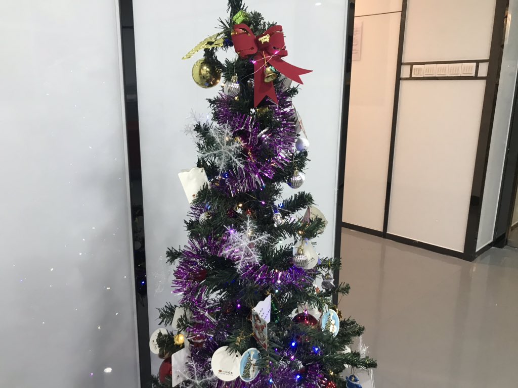 FenixProducts's tweet photo. We are decorating our office for the upcoming Christmas. Would you decorate your Christmas tree with Fenix lights?
#fenixlight #Chirstmas #HM61R https://t.co/7Vs4zlbVBT