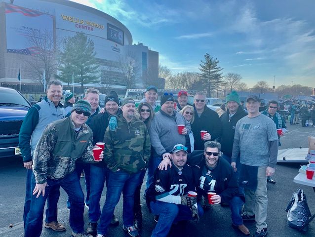 Hendersonplumb's tweet photo. Our Henderson team made it to the game to watch our EAGLES beat the Cowboys and grab a firm hold of 1st place in the division! 🦅 🦅 🏈 🏈 https://t.co/UwvRcSnvv1