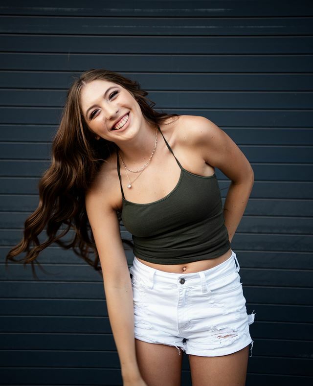 GLeighPhoto's tweet photo. HAPPY BIRTHDAY Sydney!!! How awesome that your birthday is the first day off for Winter Break! Doesn't get much better than that :)⁠
.⁠
#GLPseniors #GLPteam20 https://t.co/yWp4qkXx02 https://t.co/187xes8NNA