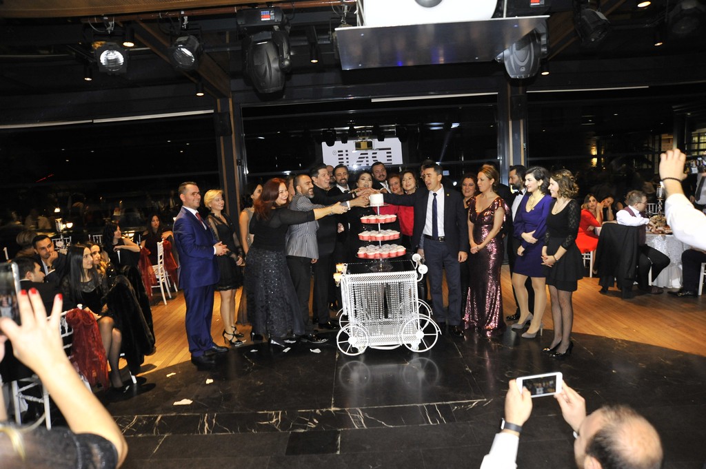 bniturkiye's tweet photo. BNI Türkiye'de işler güçler ve şahane bir Yılbaşı Partisi... #bniturkey #bni #businessnetwork #bnitürkiye #kazandırkikazan #giversgain

Fotoğraflar:
https://t.co/pVk5yImnTp https://t.co/EQTqZTmJ22