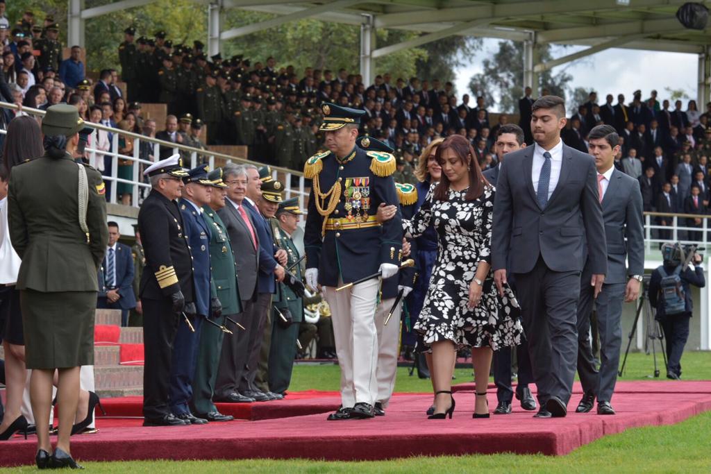 PoliciaColombia's tweet photo. Ascenso al grado de Brigadier General de cuatro señores oficiales de @PoliciaColombia. Bg. Pablo Antonio Criollo Rey, Bg. Luis Ernesto García Hernández, Bg. Gustavo Franco Gómez, Bg. Juan Carlos Rodríguez Acosta. #AscensoGenerales https://t.co/7Hz9P3c7T0
