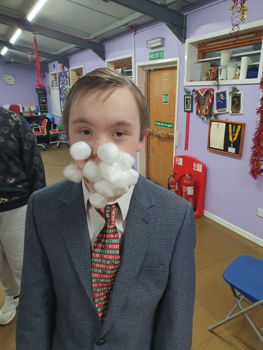 EnigmaExplorers's tweet photo. Being Santa challenge!! Pt 1.... https://t.co/qIO4tDHxe3