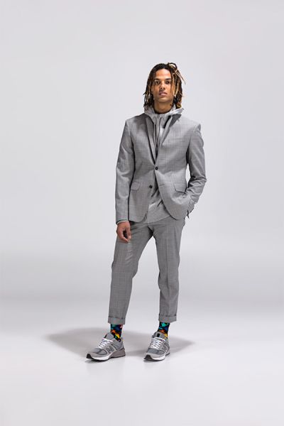 NewBalanceDFW's tweet photo. Suiting up for the holidays! #990v5 #shoptheplaza #christmas2019 https://t.co/hklN0TJdsk