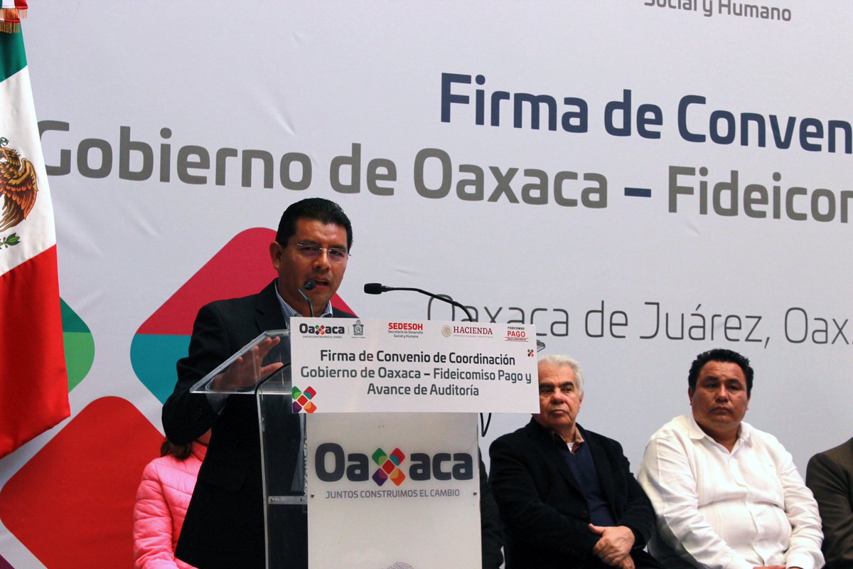 DanielGOaxaca's tweet photo. Soy testigo d un acto d justicia para el pueblo, hoy se firma el Convenio d Coordinación entre el @GobOax y #Fipago, en beneficio d 5 mil familias defraudadas por cajas d ahorro

Mi agradecimiento a las partes q aportaron su buena voluntad y disposición p llegar a este convenio https://t.co/zskITb5uJv