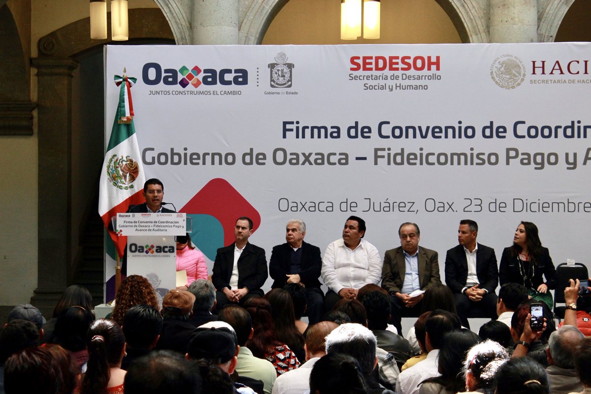 DanielGOaxaca's tweet photo. Soy testigo d un acto d justicia para el pueblo, hoy se firma el Convenio d Coordinación entre el @GobOax y #Fipago, en beneficio d 5 mil familias defraudadas por cajas d ahorro

Mi agradecimiento a las partes q aportaron su buena voluntad y disposición p llegar a este convenio https://t.co/zskITb5uJv