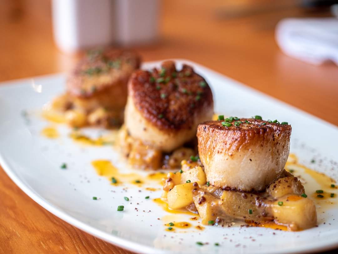 GraysatthePark's tweet photo. Celebrate the New Year at the Hilton in #dtvanwa!

Start with dinner, enjoy complimentary appetizers &amp; a toast at midnight, then turn down in comfortable bed just an elevator ride away 

Make reservations at https://t.co/U1TcY6EoJv https://t.co/lCObimbPUY