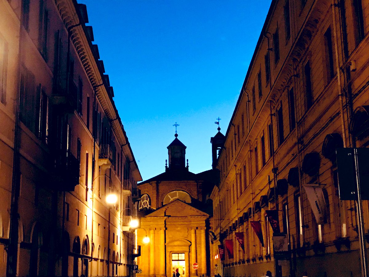 AlessandroForn6's tweet photo. GOOD NIGHT from TORINO #art #arttwit #iloveart #torino #photography #ilovetorino #photo #turin #architecture #baroque #artlover https://t.co/DZtv0Z6aaS