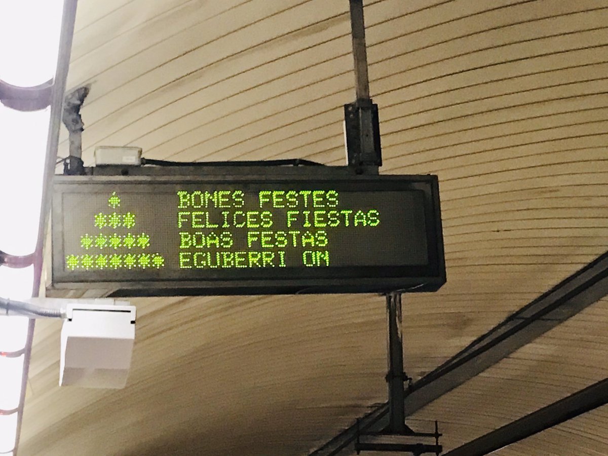 mgirbaug's tweet photo. La question es la seguenta: lo mètro de Barcelona nos desira “bonas fèstas” en divèrsas lengas de l’estat espanhòl, quicòm de plan polit que m’agrada. Mas doblida l’autra lenga pròpria e oficiala de Catalonha: l’occitan. Se pòt adobar, mond de @TMB_Barcelona? https://t.co/vpmY3K3o0W