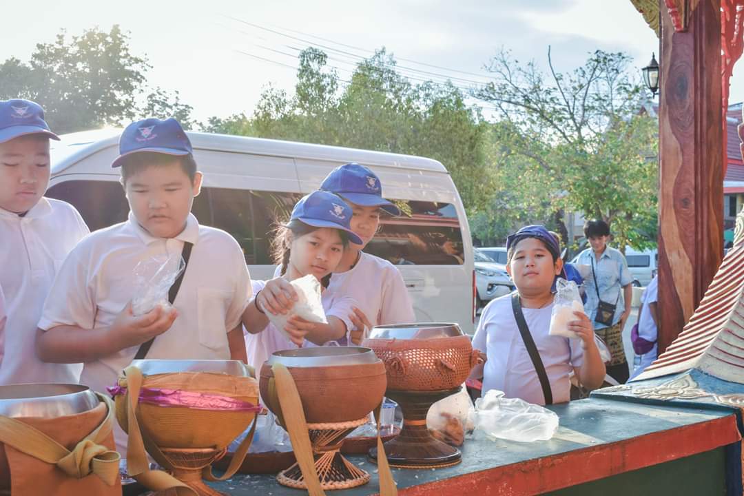 ManeeMa55593604's tweet image. โรงเรียนอนุบาลจอมบึง จ.ราชบุรี นำนักเรียนไปร่วมทำบุญตักบาตร ฟังเทศน์ที่วัดในวันพระ 
เพื่อเป็นการขัดเกลาจิตใจ บำรุงพุทธศาสนาให้เจริญรุ่งเรืองและดำรงอยู่ต่อไป ณ วัดจอมบึง จังหวัดราชบุรี
19 ธันวาคม 2562
#อนุโมทนา #วันพระ
cr.โรงเรียนอนุบาลจอมบึง
m.facebook.com/anbjombung.jom…