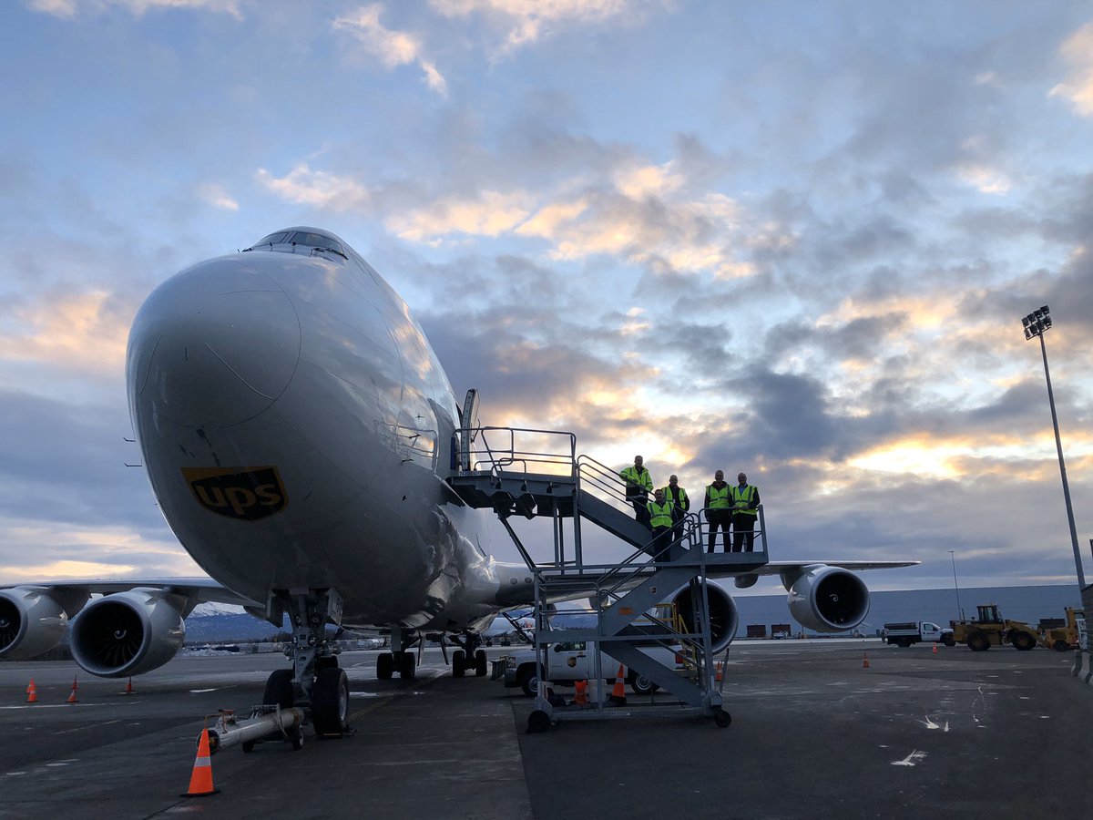 Alaska US Senator Dan Sullivan stops by for a visit in Anchorage Great visit topped off with a tour of UPS0076 departing for Shenzhen China.