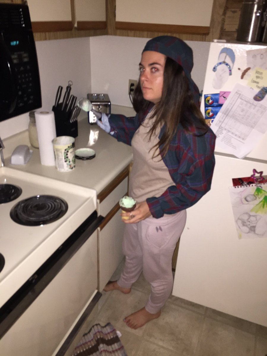 kernsies's tweet photo. happy birthday to my only dawg Iโve ever had, Danielle ๐ฅณ๐ฌ๐ค๐ผ3๏ธโฃ๐โ๏ธ #3ever #iggyazalea #ohmycrib https://t.co/hY0ykUQypk