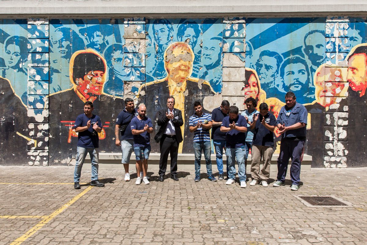 El ministro de Cultura de la Nación, Tristán Bauer visitó la “Casa Creativa del Sur", ex
Patria Grande Néstor Kirchner, donde sus trabajadores pudieron recuperar el mural de
los presidentes y líderes latinoamericanos que había sido tapado intencionalmente por
la anterior gestión.