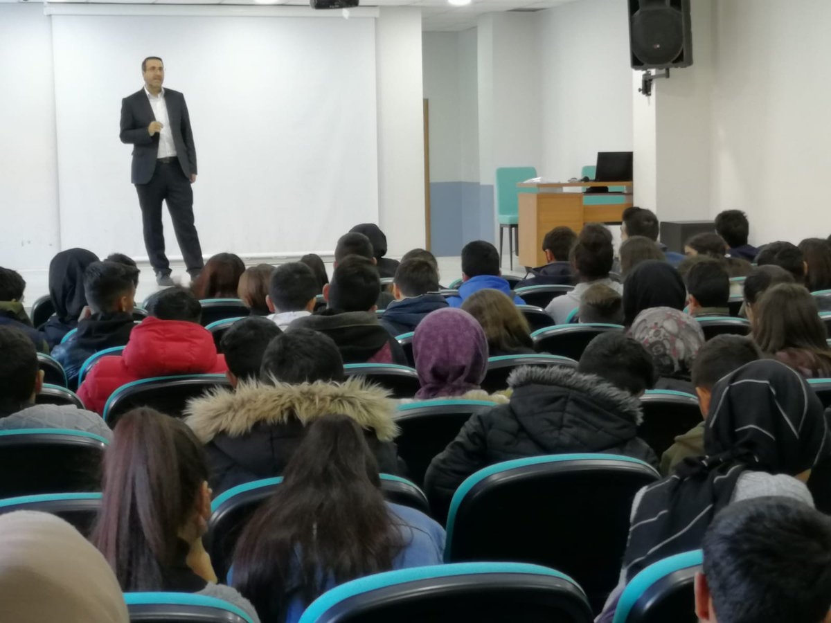 'İslam ve insan onuru' konulu konferansımızdan kareler. @KarliovaMEM <a href="/Maliyldz12/">Mehmet Ali YILDIZ</a>