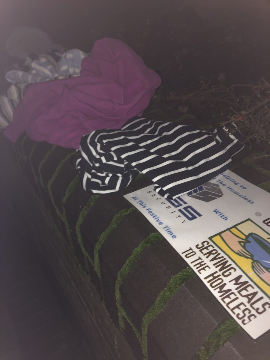 EntireSecurity's tweet image. Great to give something back to the community, #EssFamily helping Ladled with love serving the homeless xx