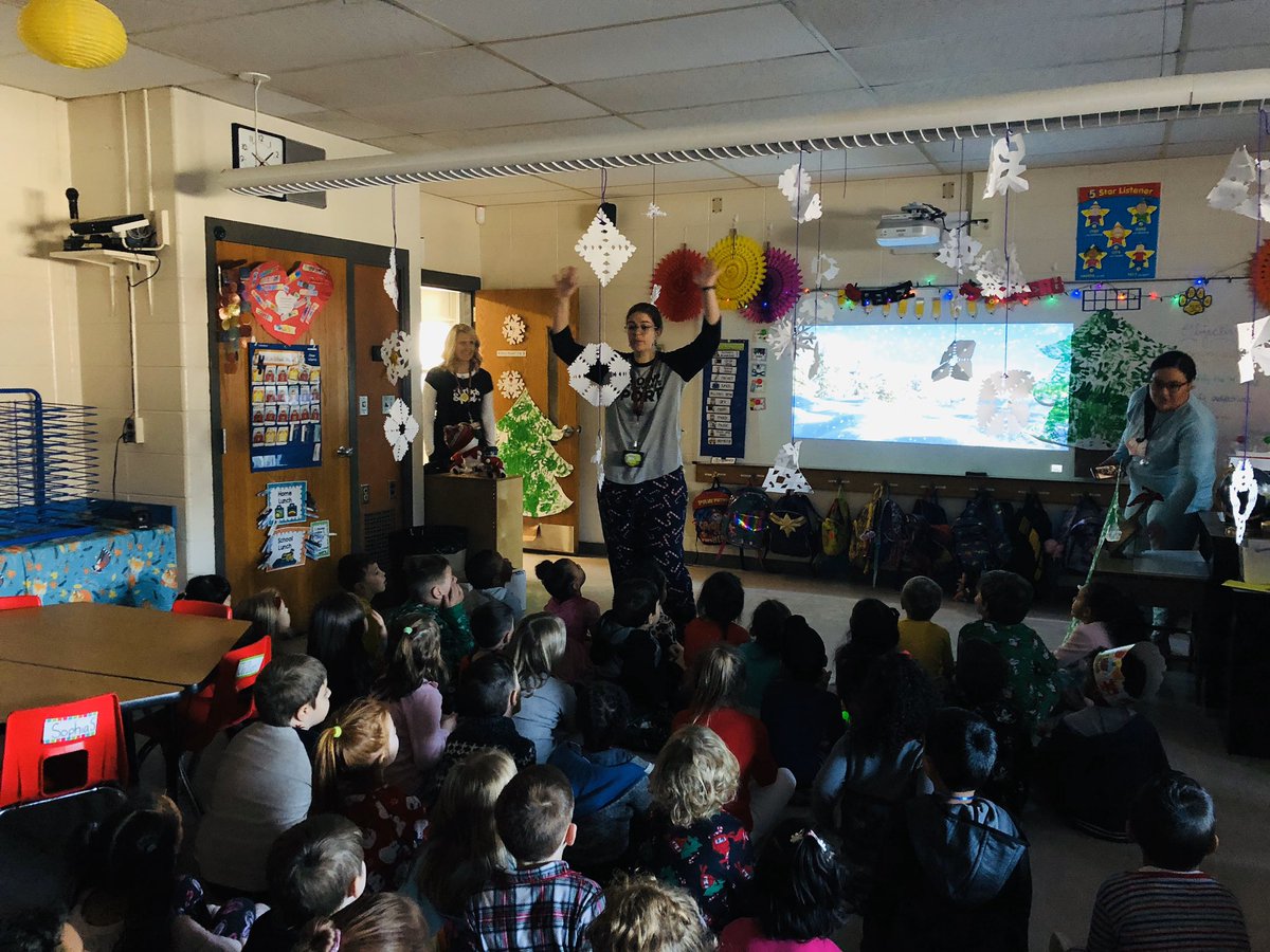 SeachPrincipal's tweet photo. Enjoying their winter wonderland and The Polar Express 🤗❄️#SeachRoars  #ThePolarExpress #RoomTransformation https://t.co/5fxHcMaKVo