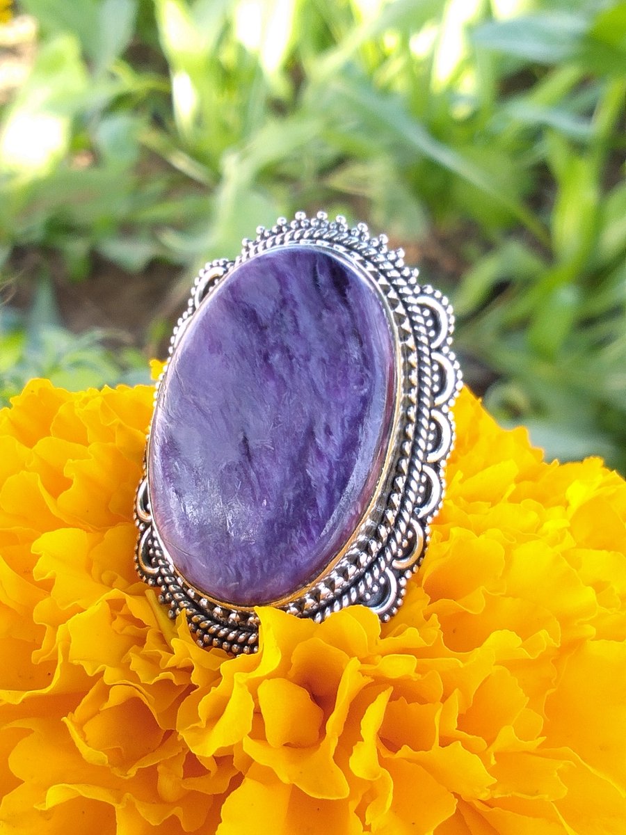 PriyaSh91439018's tweet photo. Charoite Ring
Buy At
https://t.co/MGWJlZ3yMD
#handmadejewelry #longing #weddingring #anniversaryring #exclusivering #bluestonering #ovalstonering #statementearrings #mermaidring #delicatering #daintyring #promisering #antiquering #finejewelry #gemstonejewelry #solitairering https://t.co/CJGfW2nMNz
