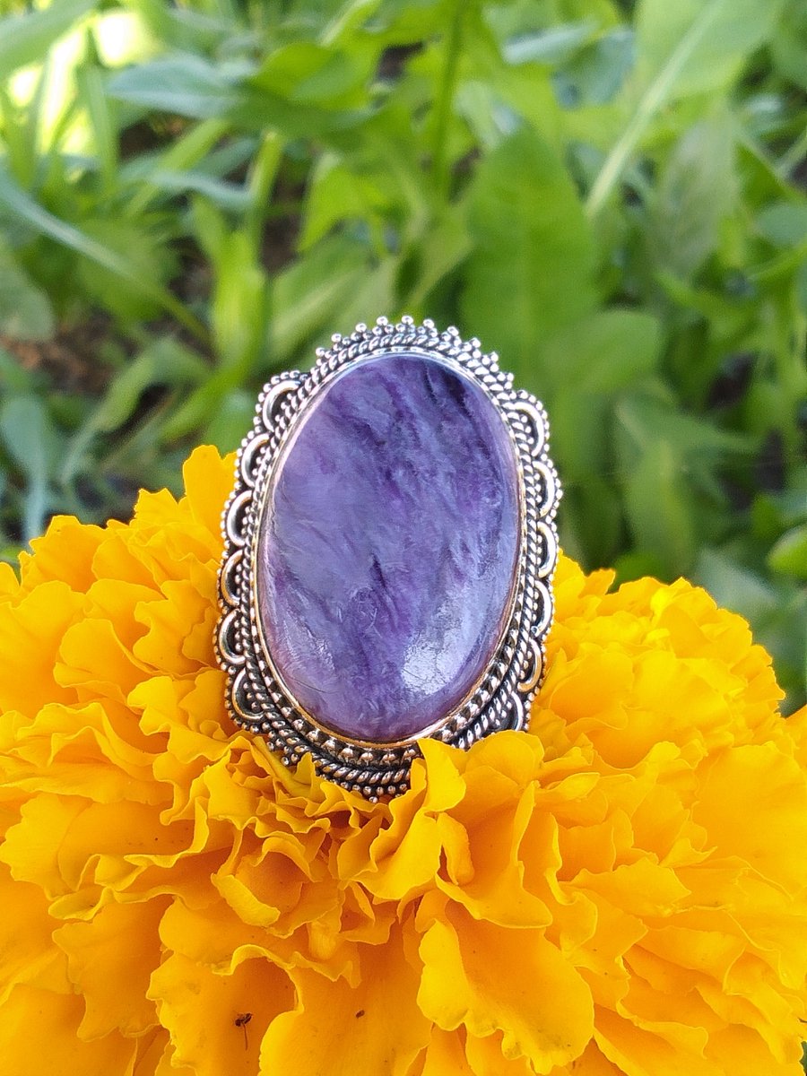 PriyaSh91439018's tweet photo. Charoite Ring
Buy At
https://t.co/MGWJlZ3yMD
#handmadejewelry #longing #weddingring #anniversaryring #exclusivering #bluestonering #ovalstonering #statementearrings #mermaidring #delicatering #daintyring #promisering #antiquering #finejewelry #gemstonejewelry #solitairering https://t.co/CJGfW2nMNz