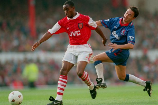 To celebrate Mikel Arteta's appointment, we're giving away a 1994/95 Arsenal home kit, signed by the likes of Wrighty, Adams, Parlour and more.

To win, simply:
1⃣ Retweet this tweet
2⃣ Follow <a href="/Gunnersc0m/">Gunners</a>

Winner announced 29th December before the Chelsea match! Good luck! #AFC