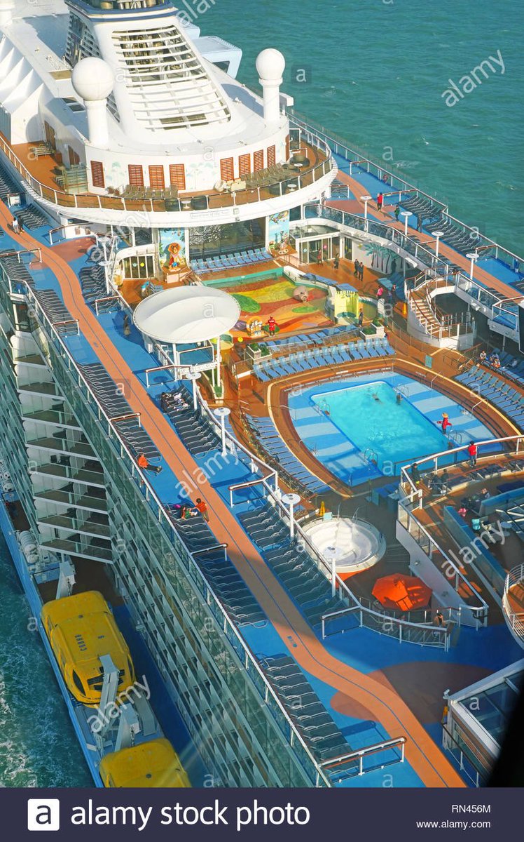 5460lynne's tweet image. #livingwithit bucket list holiday!! off to Singapore @HolidayInn then cruising on @QuantumoftheSea @RoyalCaribbean with @martin__joyce living the dream!