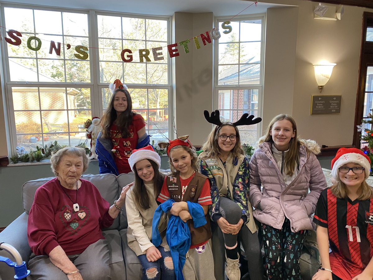 chrissycogan's tweet photo. Troop 71727 teamed up with Brownie Troop 71174 to sing Christmas carols at a local senior living home.  🎄💚 @GSNEO #troop71727 #troop71174 https://t.co/EvHDAiTrPj