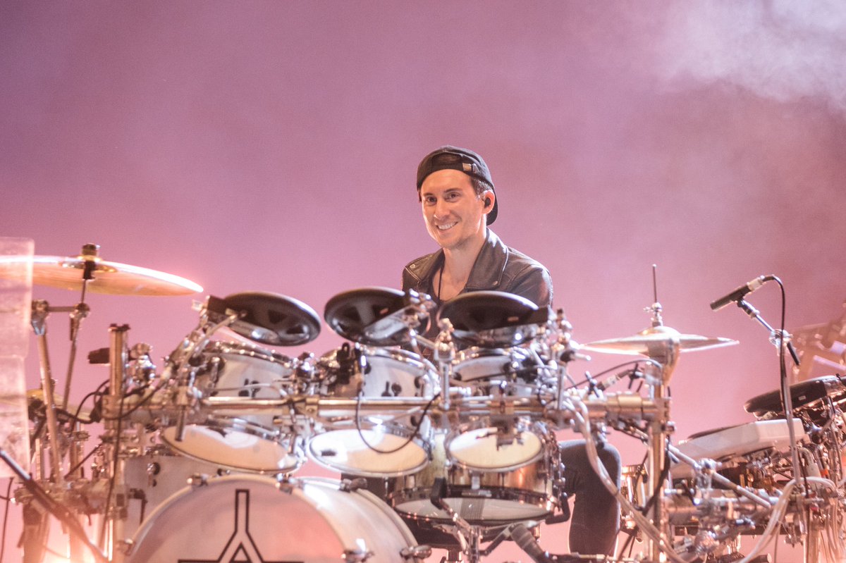 StevieAiello's tweet photo. LOL - when you pretend to know what you’re doing 😁. One of my favorite moments from tour in 2019 behind the drums 🥁 | 📸: @mattvogelphoto https://t.co/MTtOHNU3cn